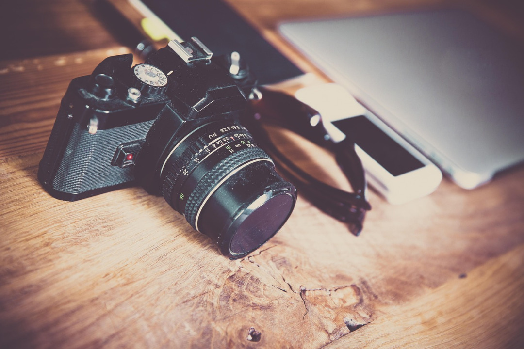 dslr camera product on table
